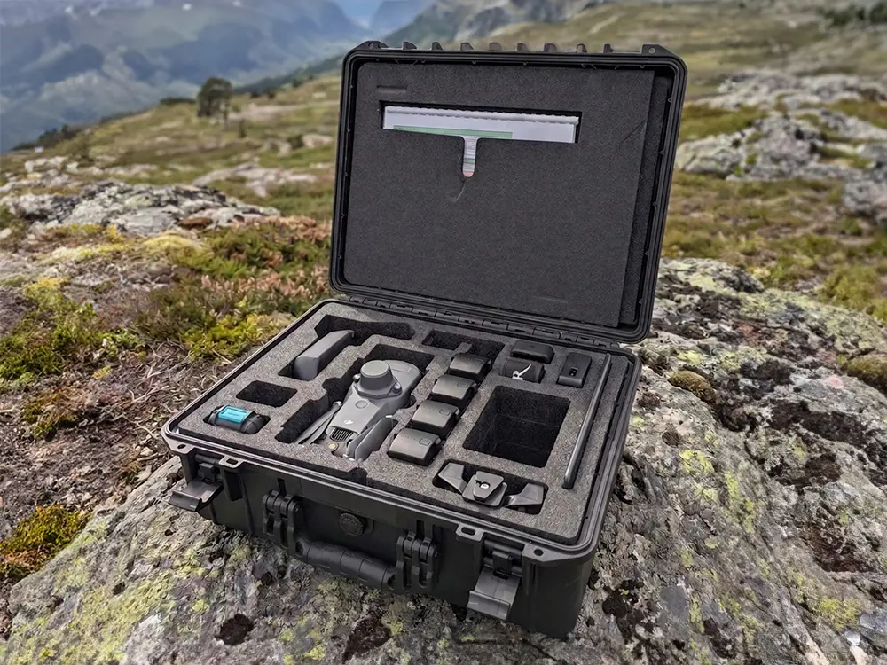 Dronekoffert med tilpasset skuminnredning for utstyr og komponenter