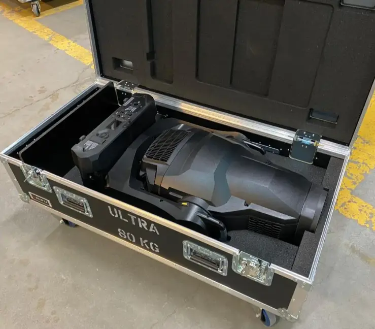 Ultra 80 kg flightcase med moving head fixture